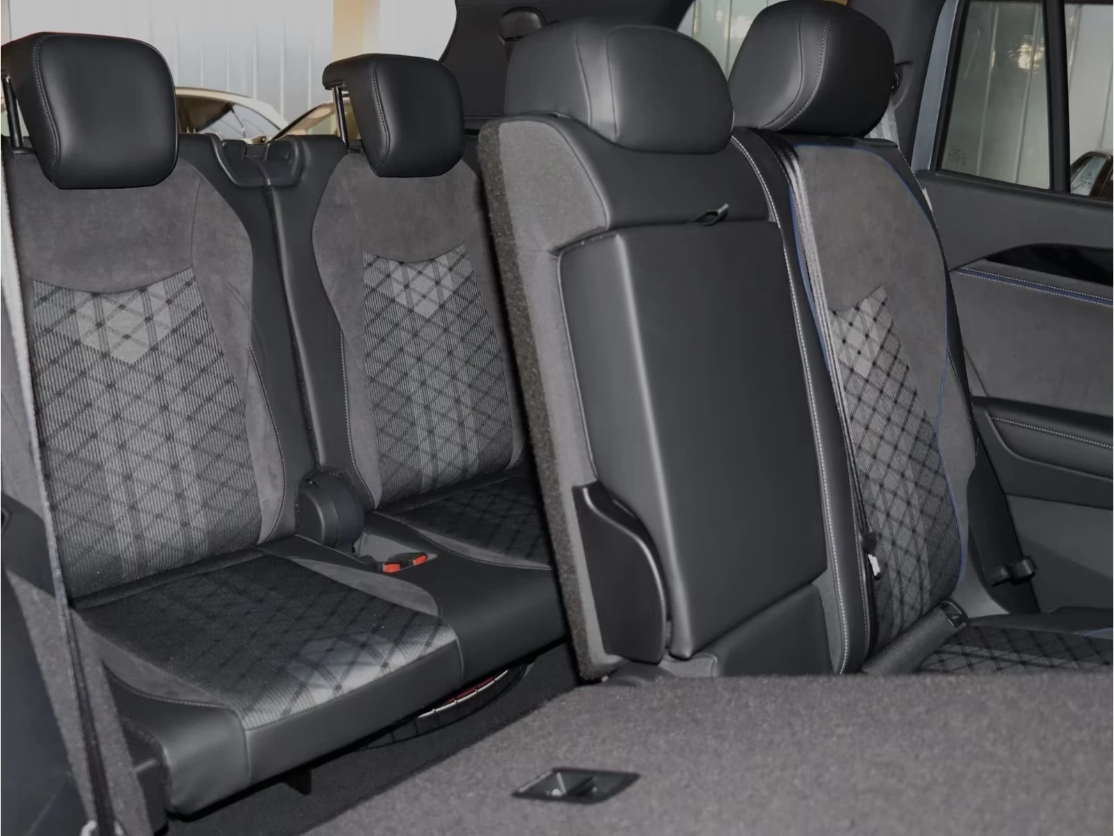 VW Tayron 2.0 TDI 4-MOTION R-LINE HEAD-UP 360-CAM 7-МЕСТЕН, снимка 15 - Автомобили и джипове - 55558689