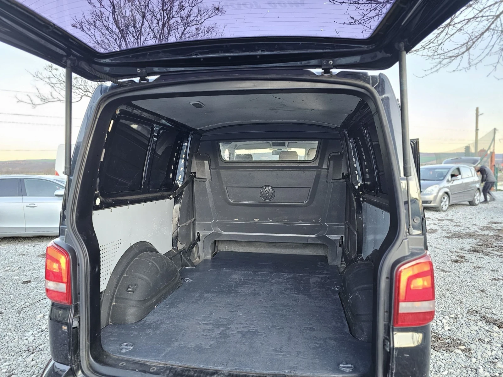 VW Transporter 2.0TDi/140k/Дълга база/ТОП, снимка 13 - Бусове и автобуси - 53787112