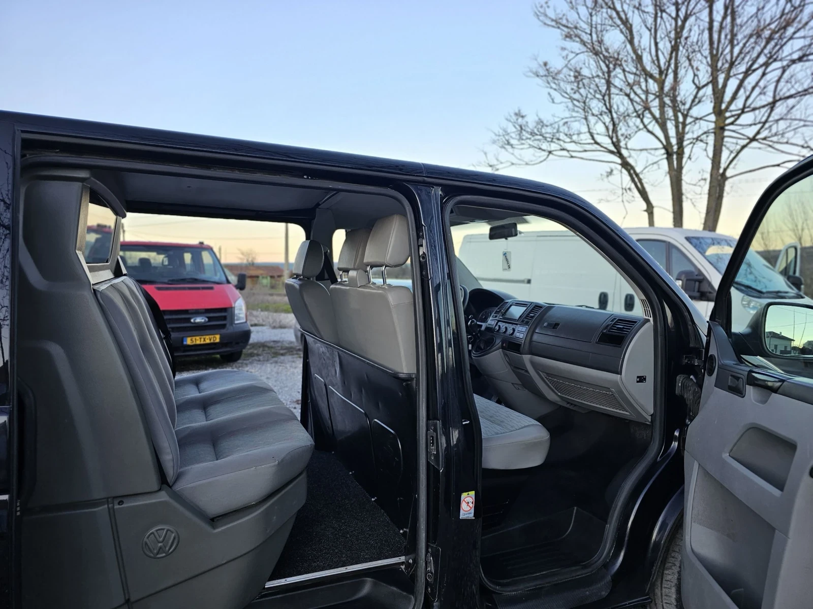 VW Transporter 2.0TDi/140k/Дълга база/ТОП, снимка 10 - Бусове и автобуси - 53787112