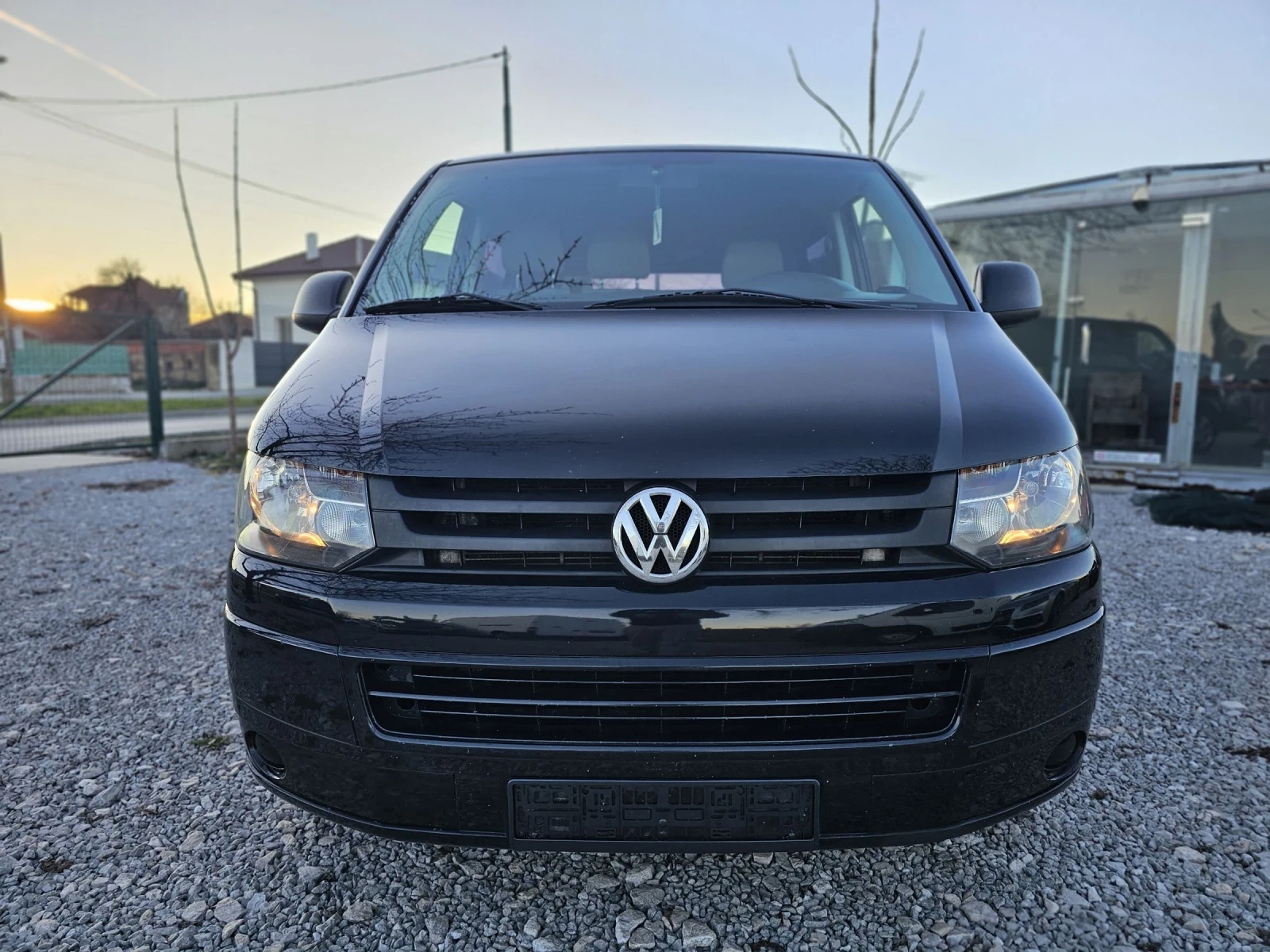 VW Transporter 2.0TDi/140k/Дълга база/ТОП, снимка 2 - Бусове и автобуси - 53787112