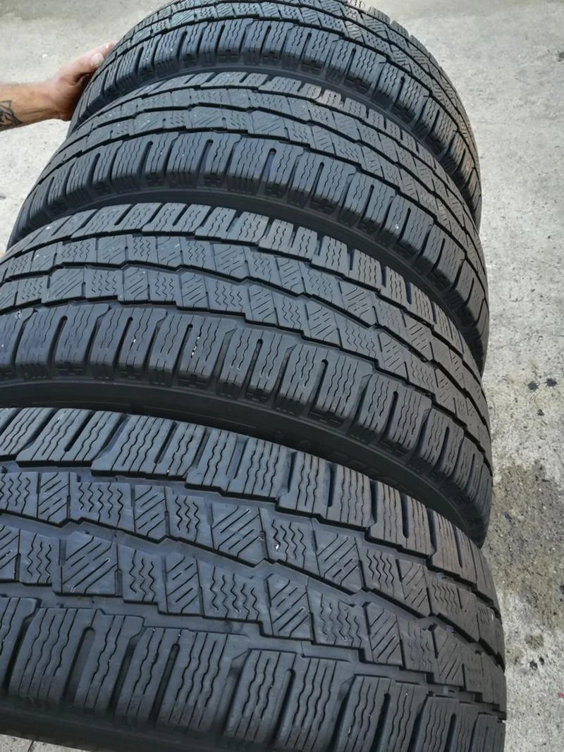 Гуми Зимни 215/60R17, снимка 3 - Гуми и джанти - 29227465