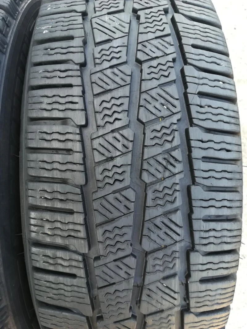 Гуми Зимни 215/60R17, снимка 4 - Гуми и джанти - 29227465