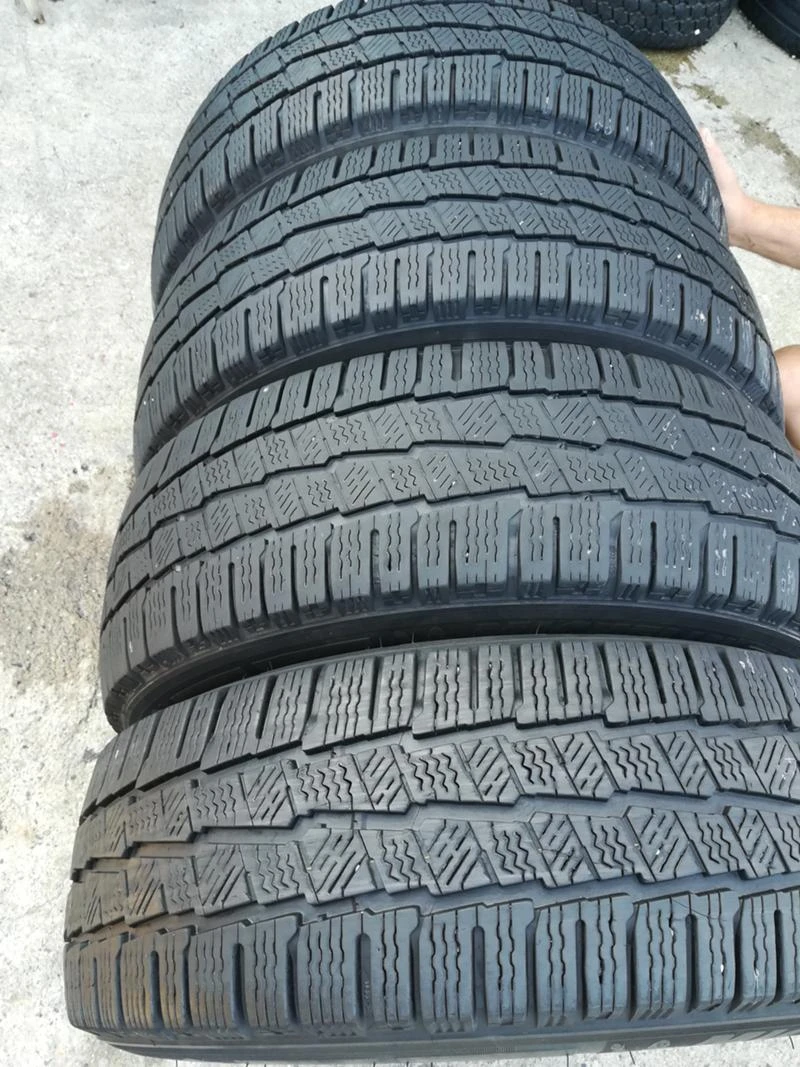 Гуми Зимни 215/60R17, снимка 2 - Гуми и джанти - 29227465