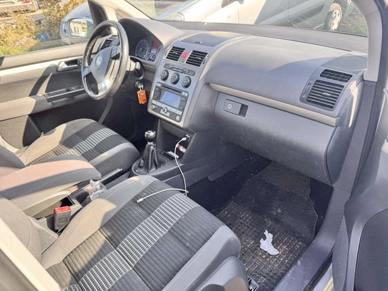 VW Touran 1.4tsi, снимка 4 - Автомобили и джипове - 47792779