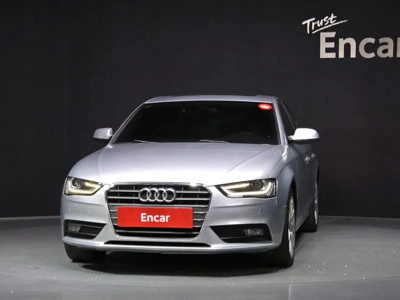 Audi A4 2.0 TDI, снимка 3 - Автомобили и джипове - 54143392