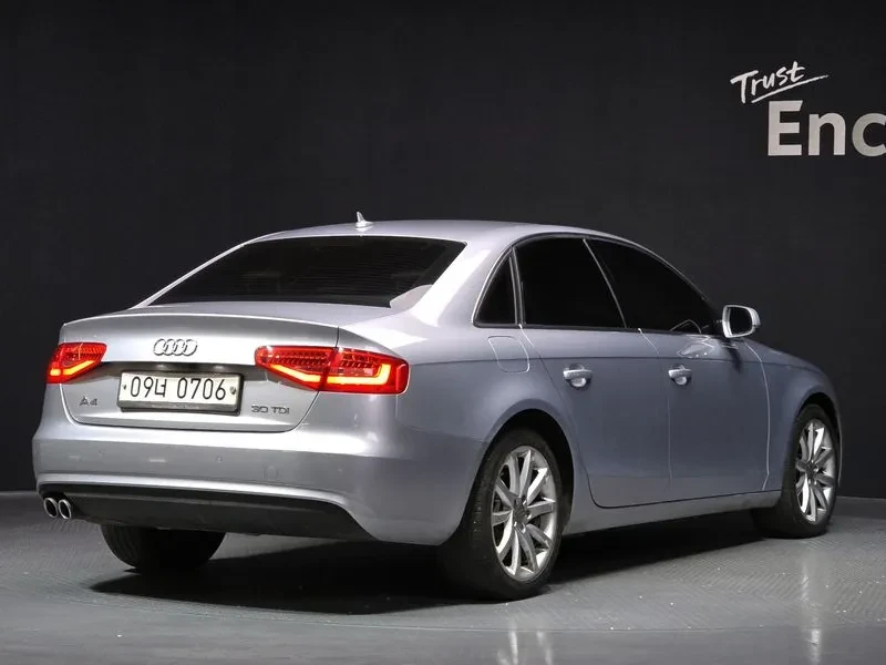Audi A4 2.0 TDI, снимка 2 - Автомобили и джипове - 54143392