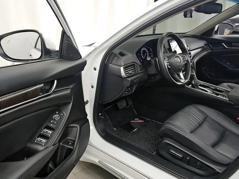 Honda Accord 10Th Generation 1.5 Turbo, снимка 10 - Автомобили и джипове - 55951512
