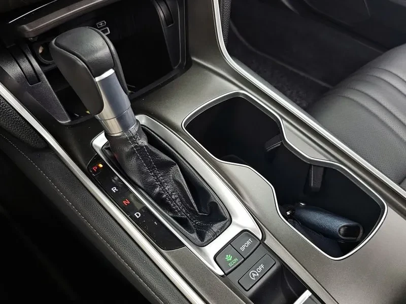 Honda Accord 10Th Generation 1.5 Turbo, снимка 9 - Автомобили и джипове - 55951512