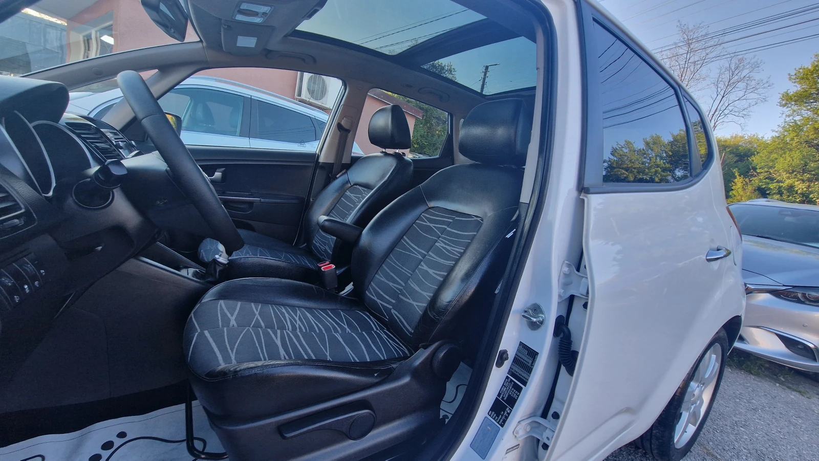 Kia Venga 1.6CRDI* Нави* Камера* Панорама*  - изображение 9