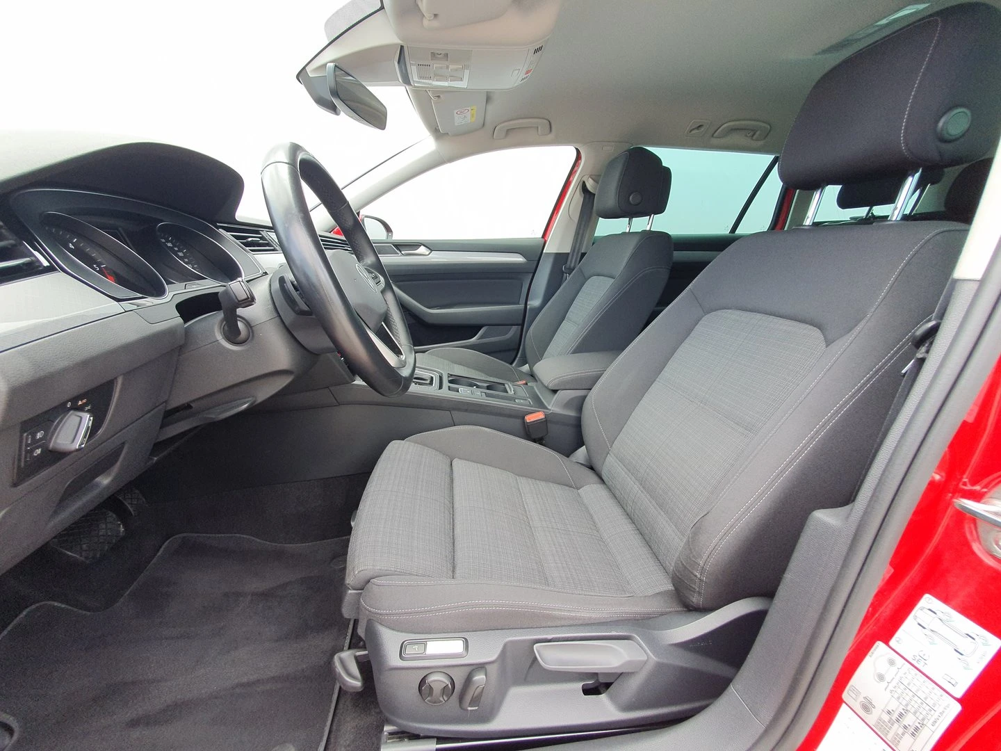 VW Passat Business 2.0 TDI SCR DSG - изображение 3