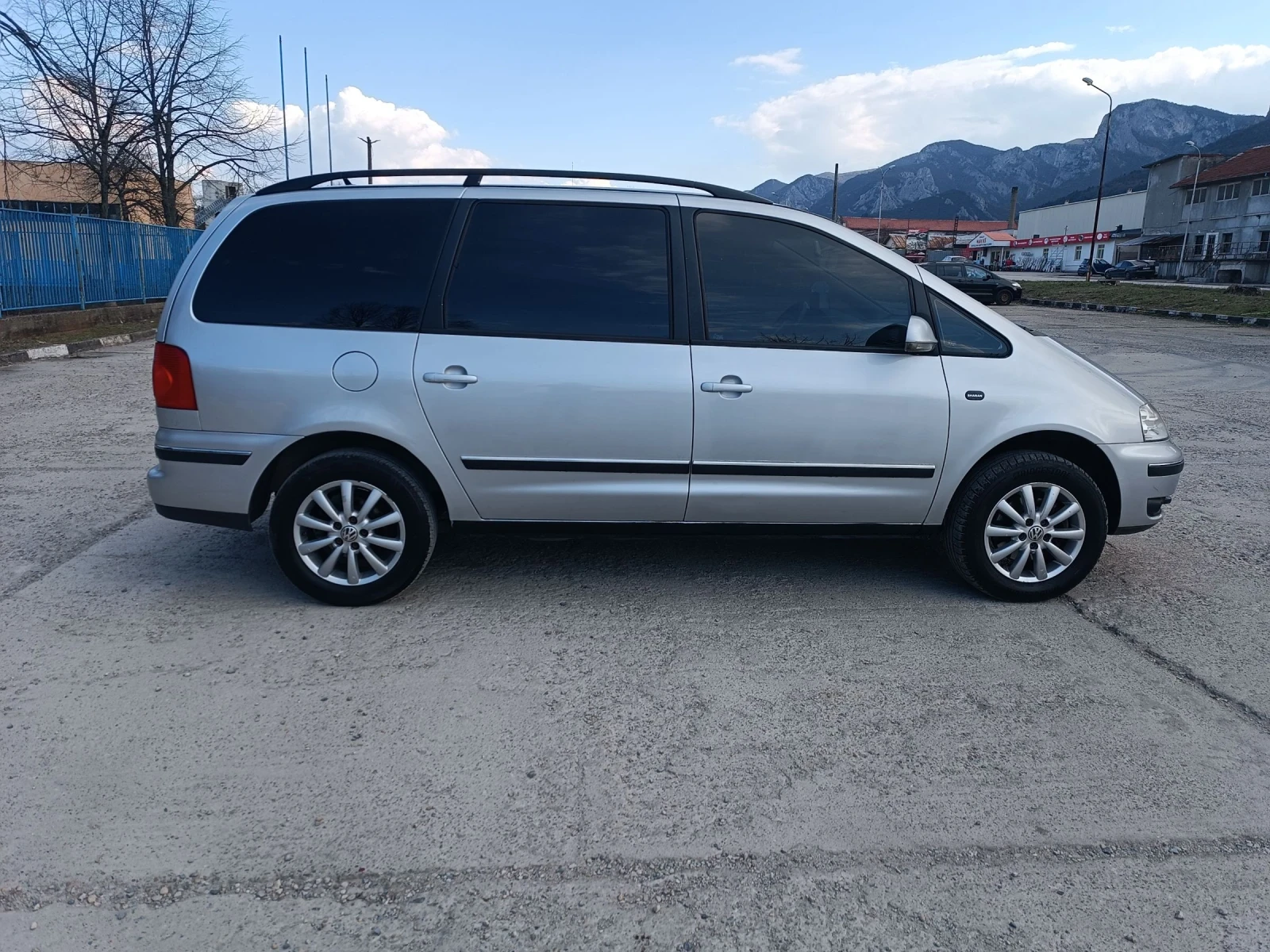 VW Sharan 2.0 140 к.с. 7 МЕСТА , снимка 5 - Автомобили и джипове - 53902184