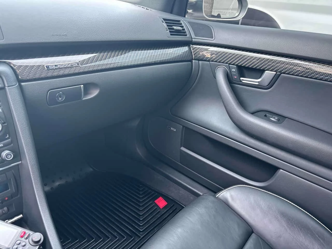 Audi Rs4 QUATTRO * ЛИЦЕНЗИРАН ПРОДАВАЧ* , снимка 11 - Автомобили и джипове - 53977067