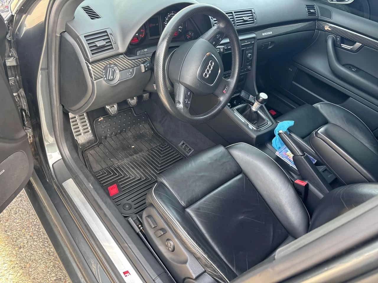 Audi Rs4 QUATTRO * ЛИЦЕНЗИРАН ПРОДАВАЧ* , снимка 8 - Автомобили и джипове - 53977067