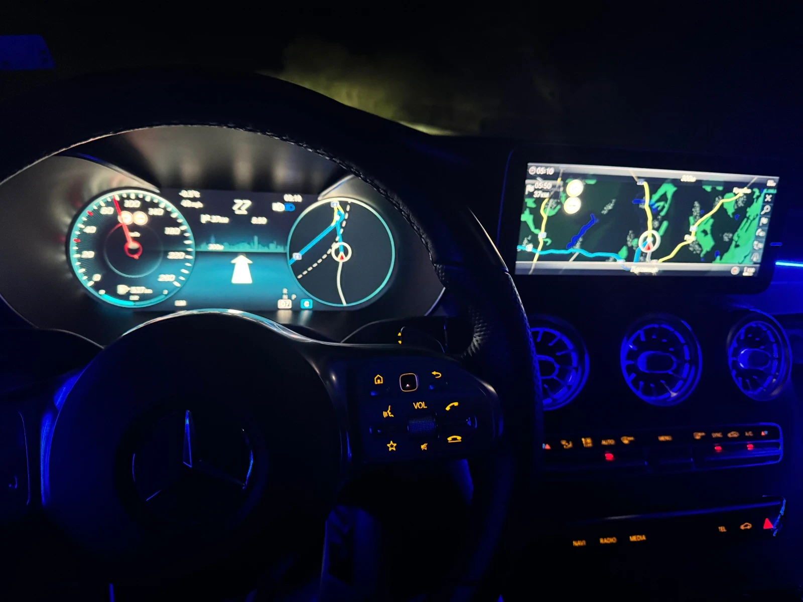 Mercedes-Benz C 220 Estate, снимка 12 - Автомобили и джипове - 54164561