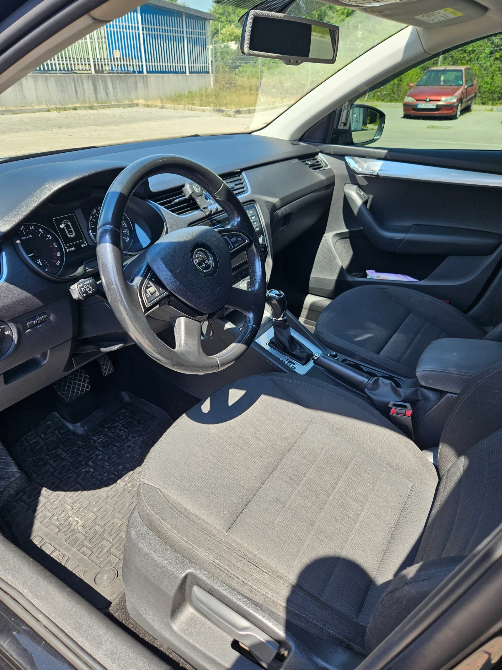 Skoda Octavia 1.6 , снимка 8 - Автомобили и джипове - 54421592