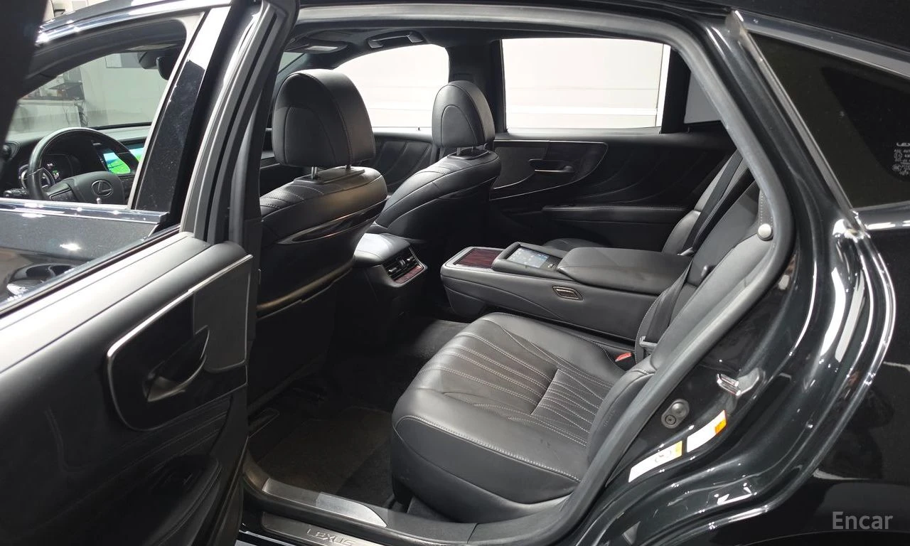 Lexus LS 500 HYBRID* AWD* LUXURY* ПОДГРЕВ* ОБДУХВАНЕ* LANE* ASS, снимка 15 - Автомобили и джипове - 54580776