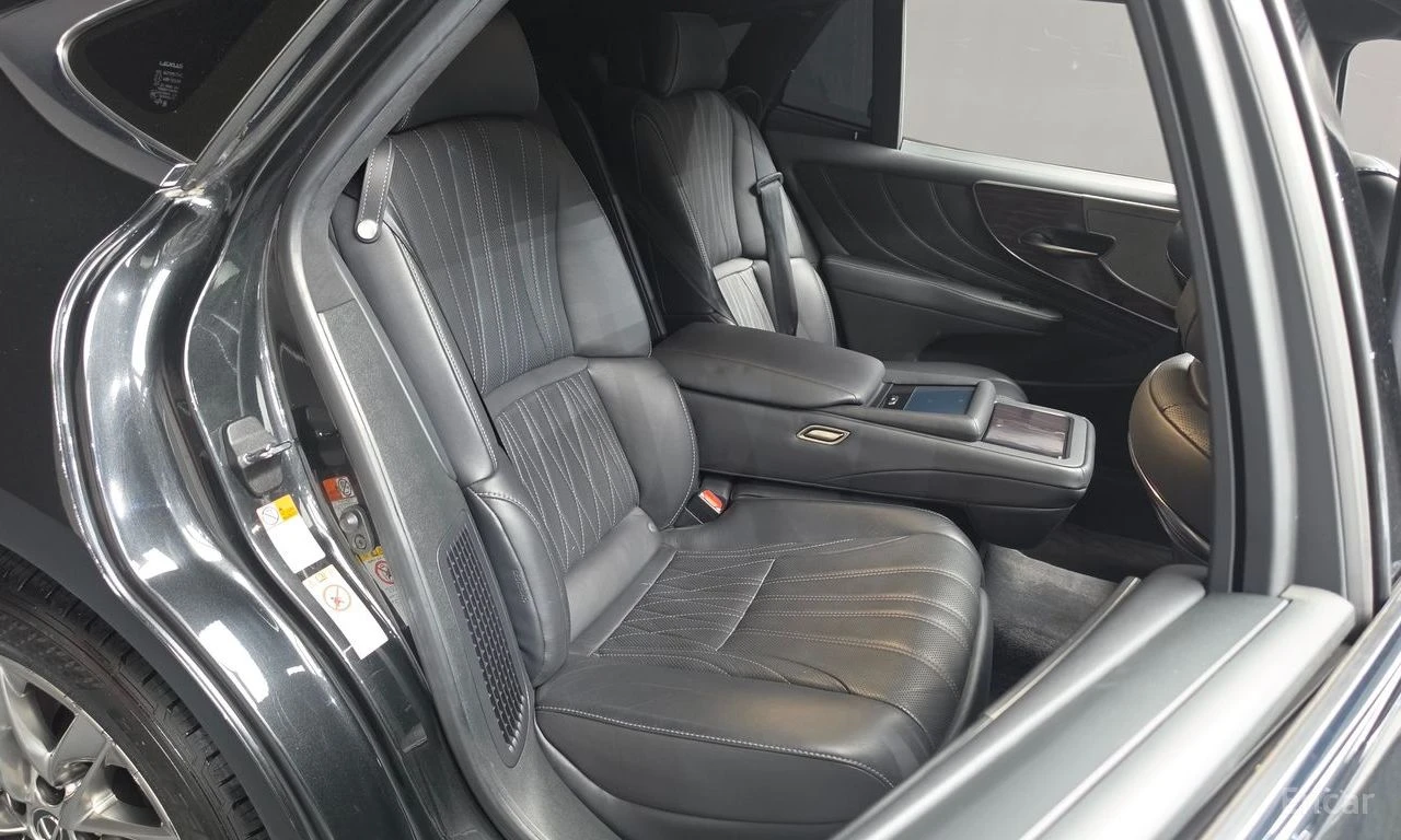 Lexus LS 500 HYBRID* AWD* LUXURY* ПОДГРЕВ* ОБДУХВАНЕ* LANE* ASS, снимка 14 - Автомобили и джипове - 54580776