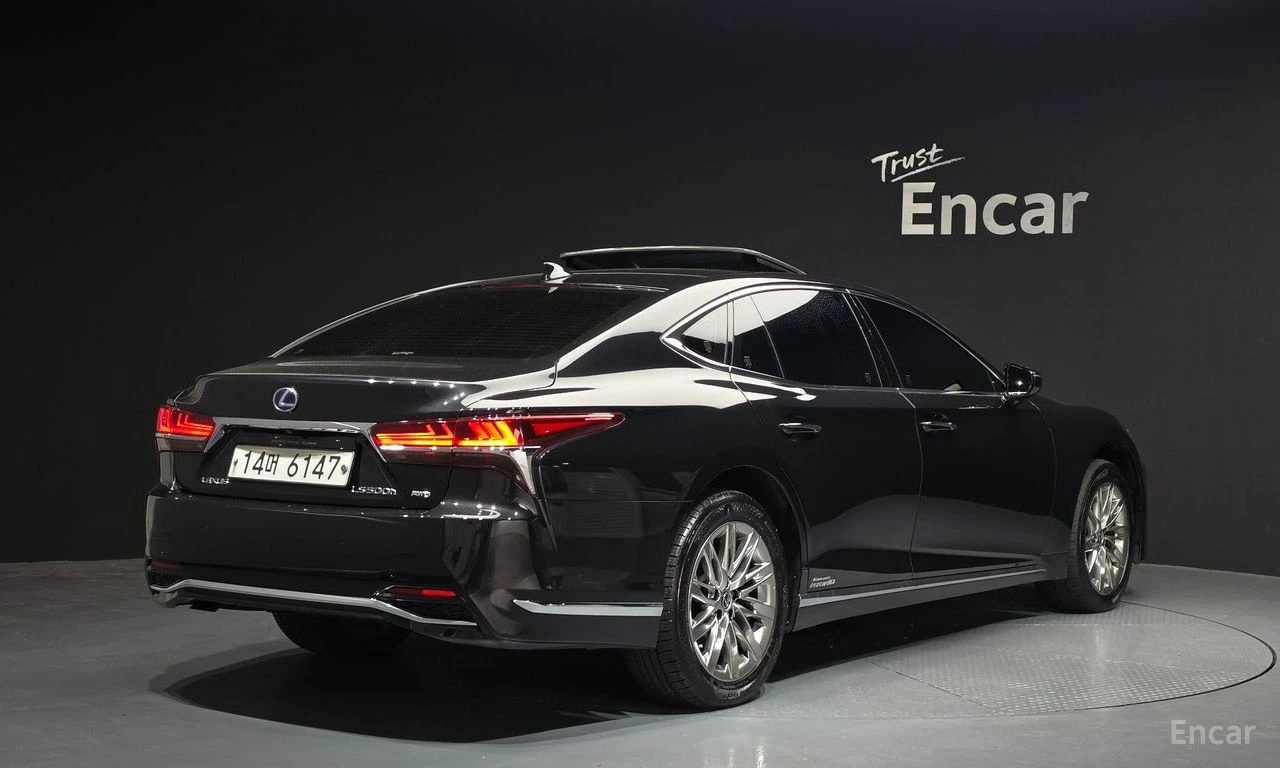Lexus LS 500 HYBRID* AWD* LUXURY* ПОДГРЕВ* ОБДУХВАНЕ* LANE* ASS, снимка 2 - Автомобили и джипове - 54580776