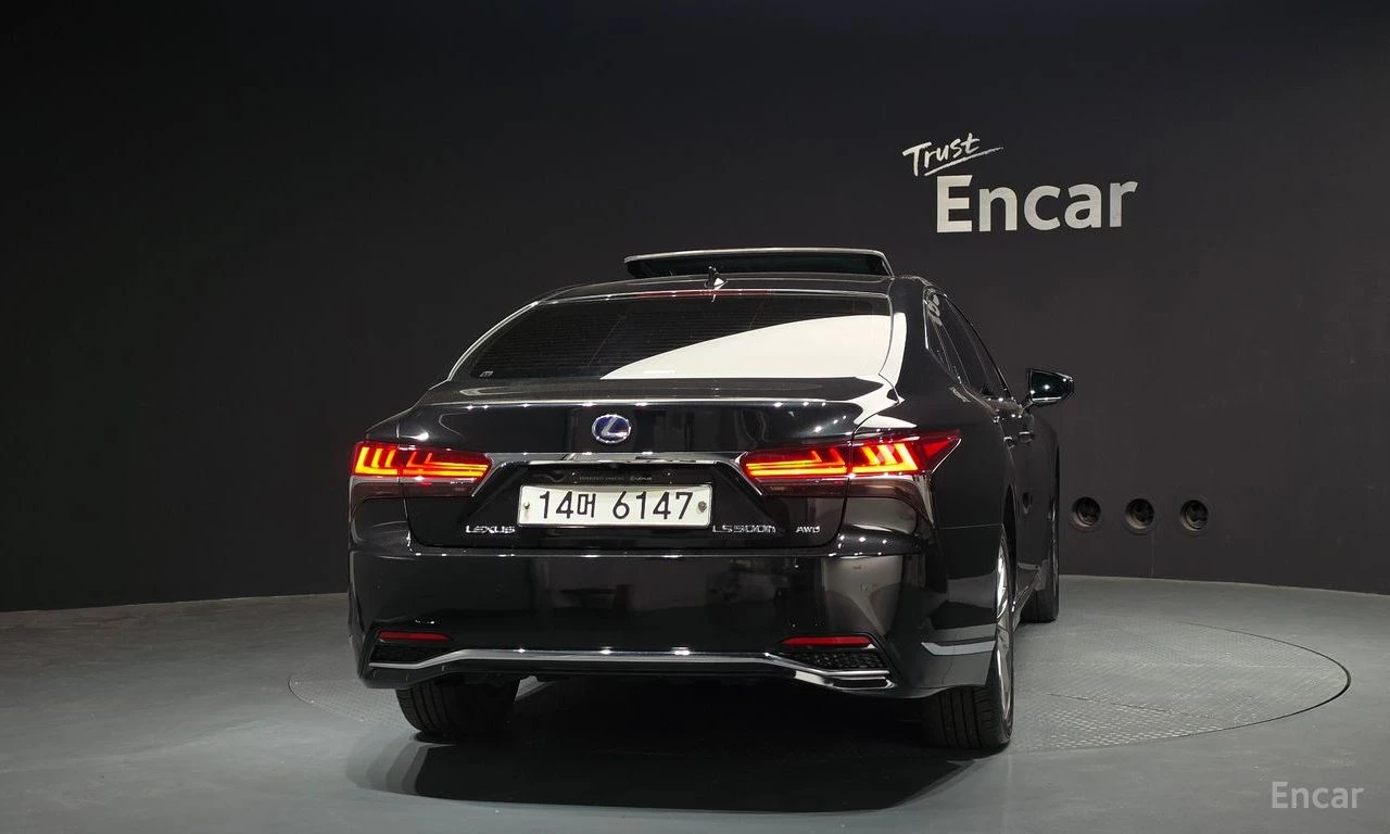 Lexus LS 500 HYBRID* AWD* LUXURY* ПОДГРЕВ* ОБДУХВАНЕ* LANE* ASS, снимка 4 - Автомобили и джипове - 54580776