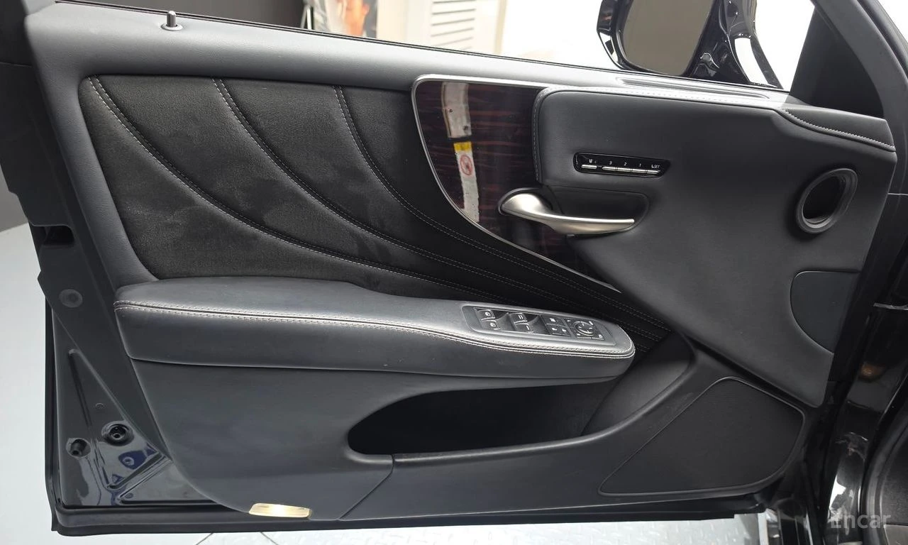 Lexus LS 500 HYBRID* AWD* LUXURY* ПОДГРЕВ* ОБДУХВАНЕ* LANE* ASS, снимка 6 - Автомобили и джипове - 54580776