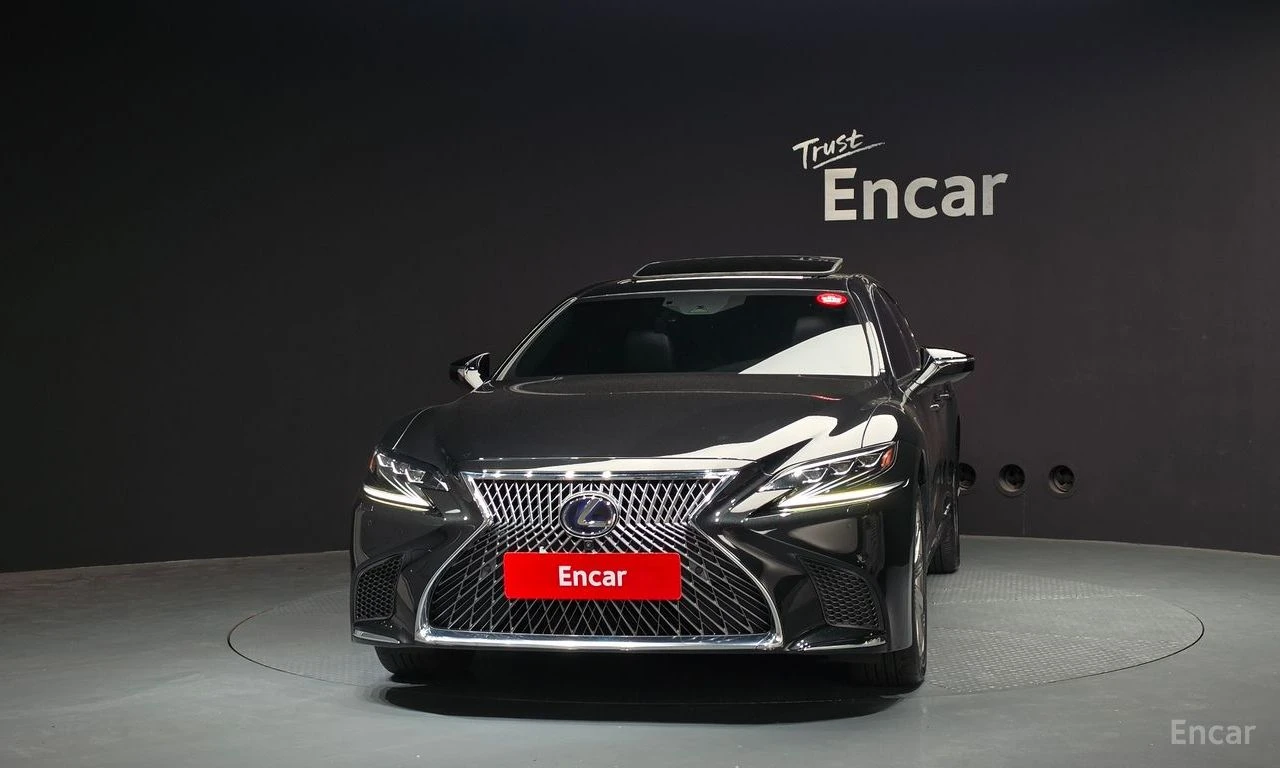 Lexus LS 500 HYBRID* AWD* LUXURY* ПОДГРЕВ* ОБДУХВАНЕ* LANE* ASS, снимка 3 - Автомобили и джипове - 54580776