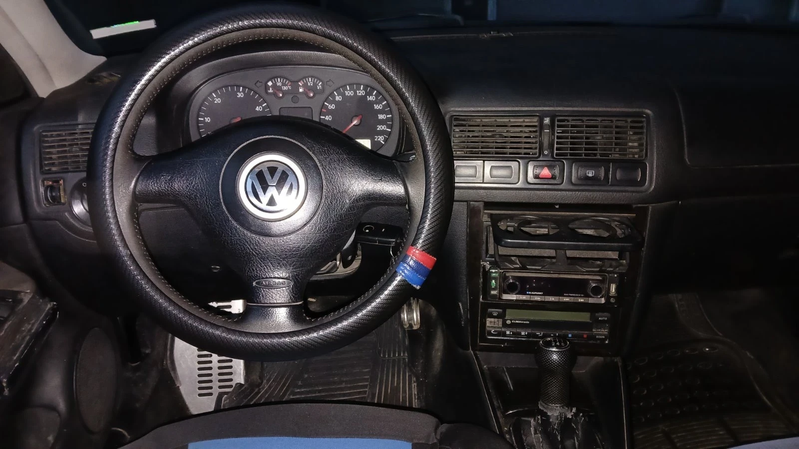 VW Golf 1.9 TDI, снимка 7 - Автомобили и джипове - 54646529