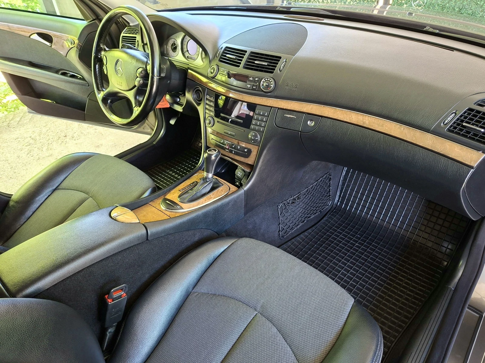 Mercedes-Benz E 200 Avantgart Feis2.0i Газ бензин , снимка 14 - Автомобили и джипове - 54929556