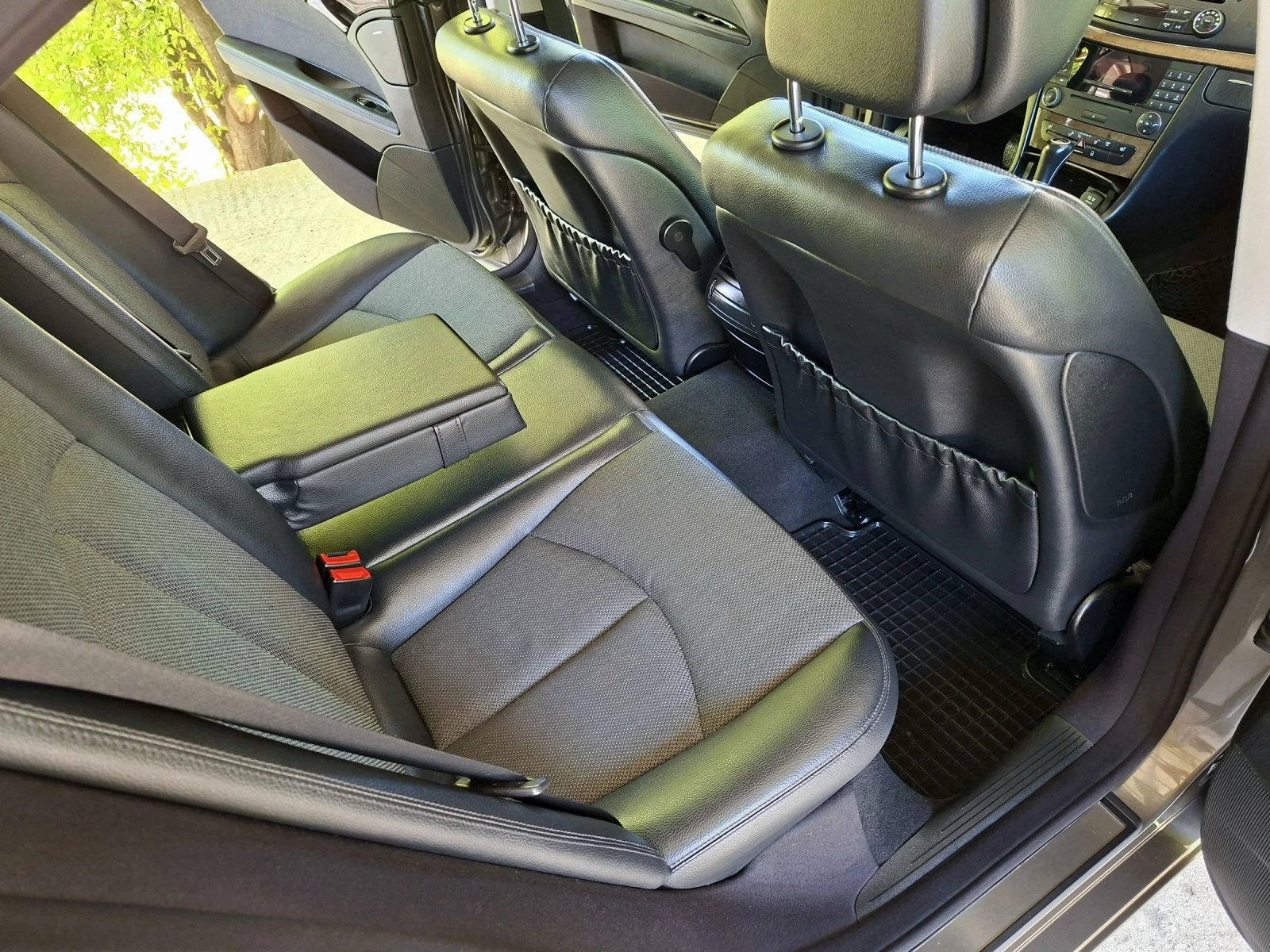 Mercedes-Benz E 200 Avantgart Feis2.0i Газ бензин , снимка 13 - Автомобили и джипове - 54929556