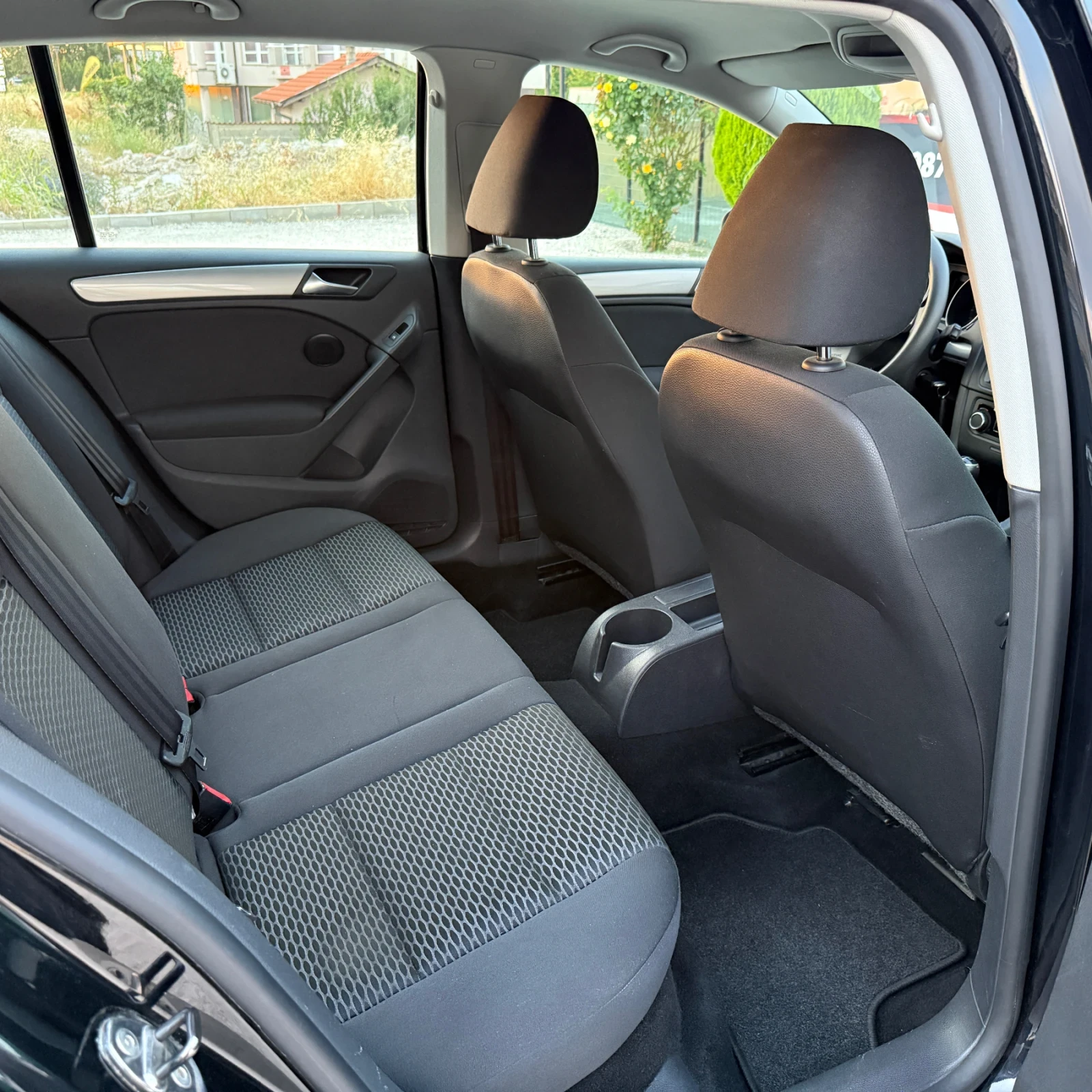 VW Golf VI 1.6 TDI BMT Trendline, снимка 15 - Автомобили и джипове - 55376145