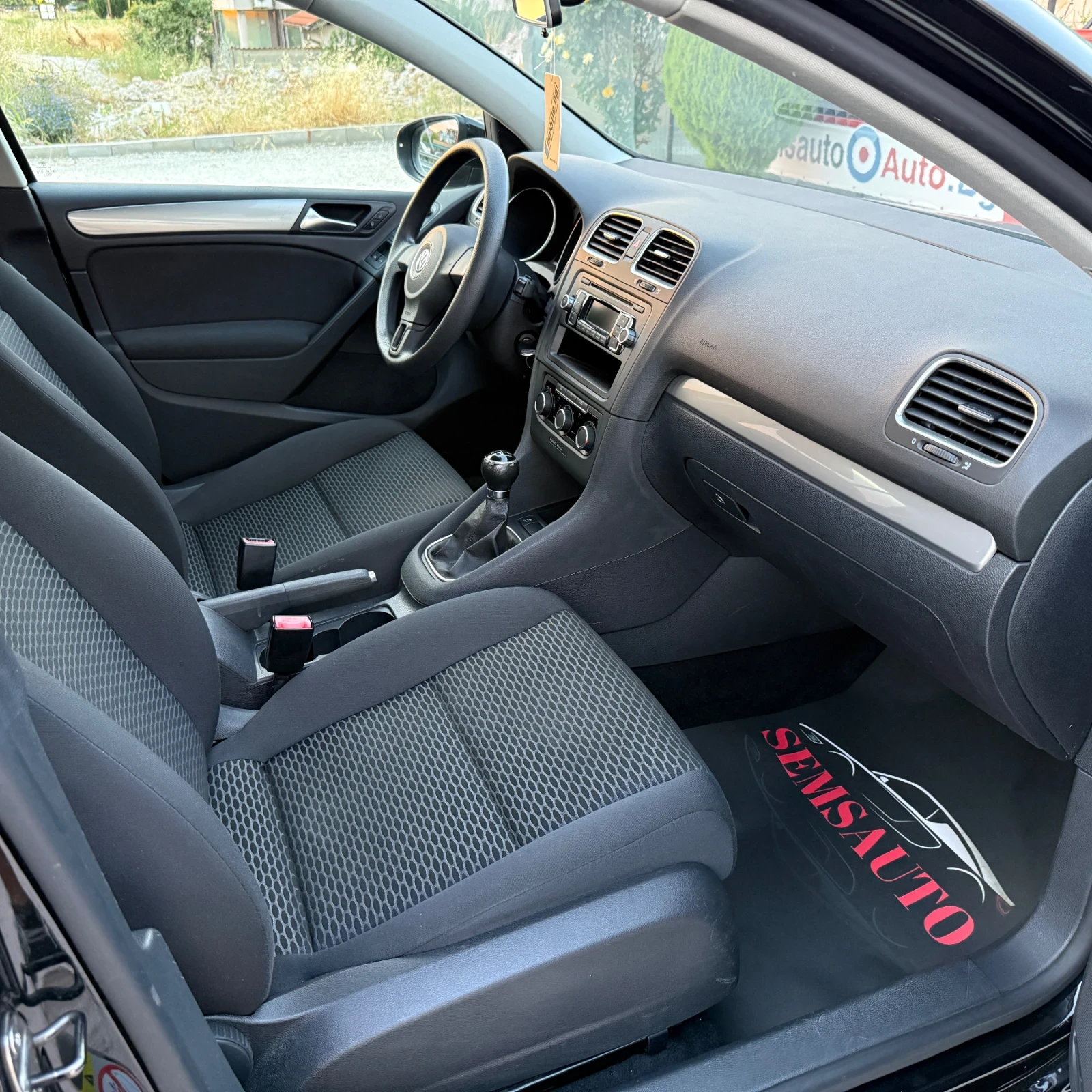 VW Golf VI 1.6 TDI BMT Trendline, снимка 12 - Автомобили и джипове - 55376145