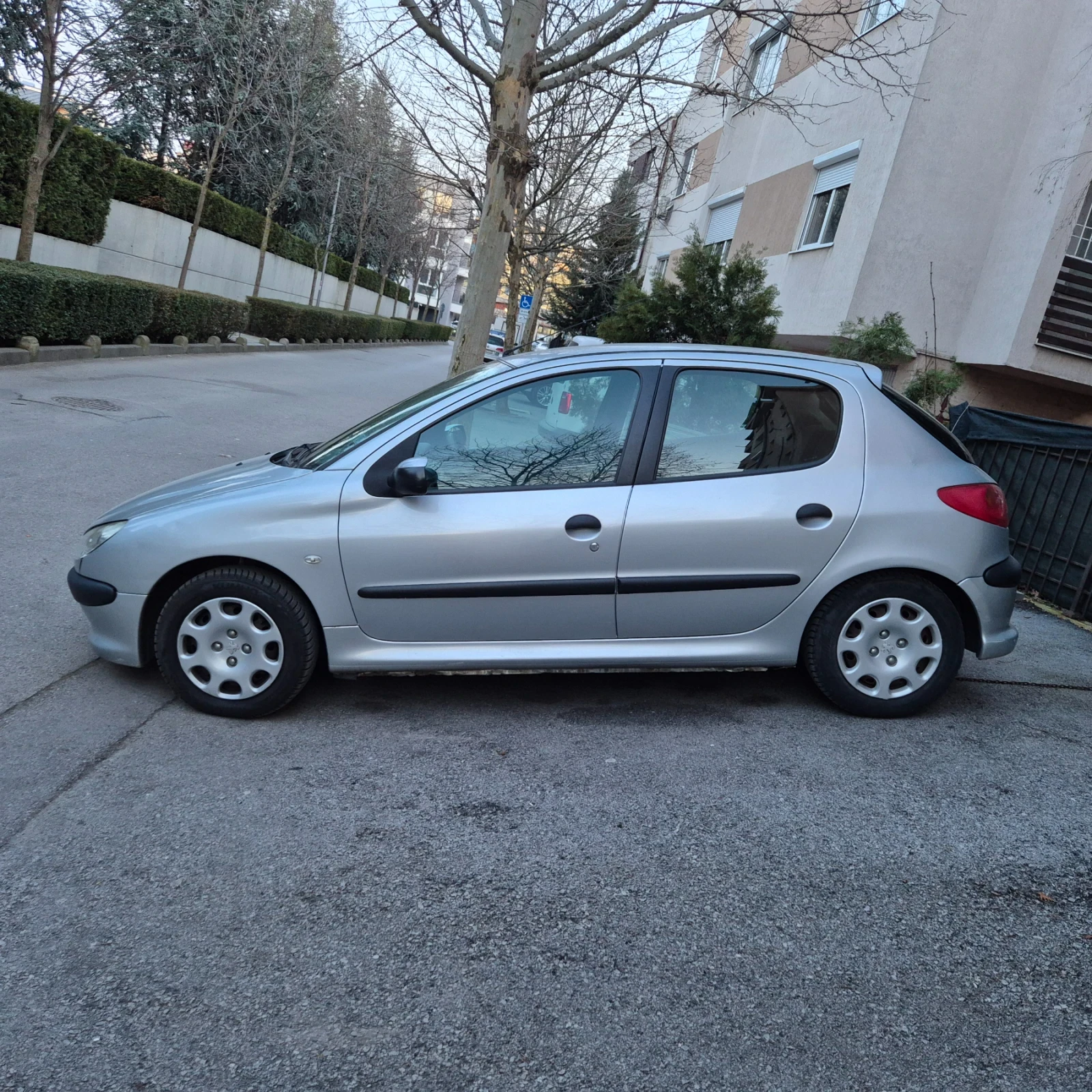 Peugeot 206 Хечбек, снимка 2 - Автомобили и джипове - 55978765