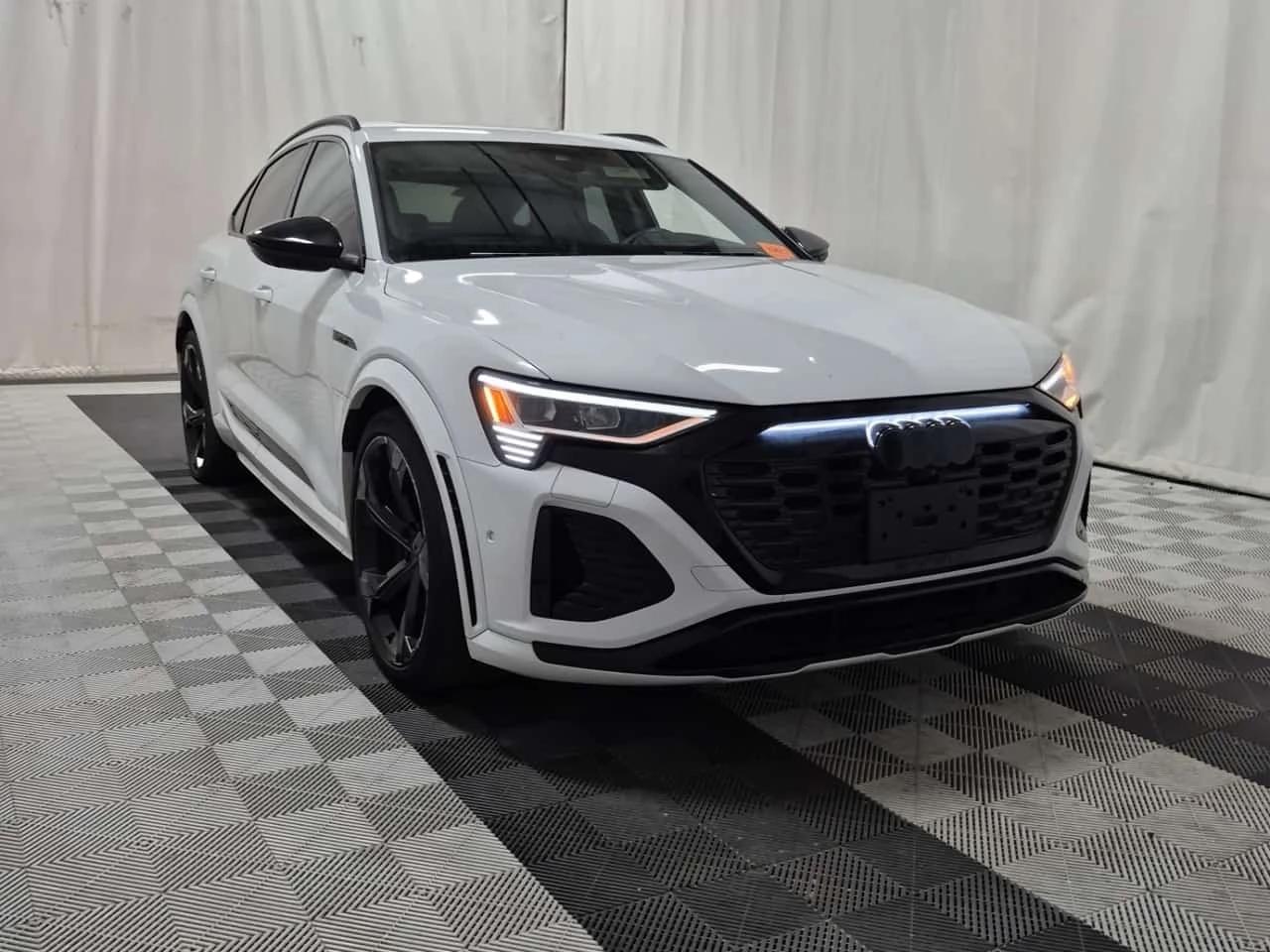 Audi SQ8 * E-TRON * HUD* 2 �����* CARFAX *  | Mobile.bg � ����������� 2