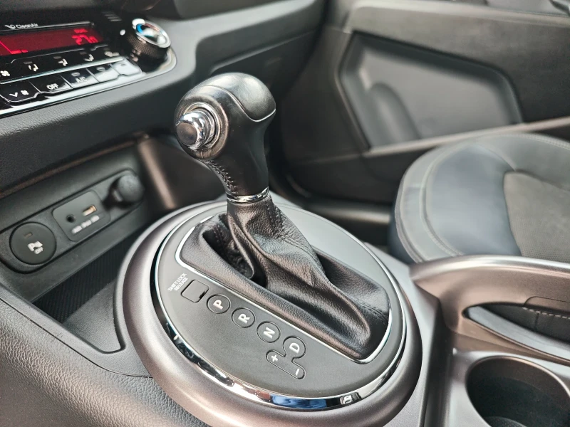 Kia Sportage 2.0 Plus - Бензин - Автоматични - 163 hp, снимка 12 - Автомобили и джипове - 52640928