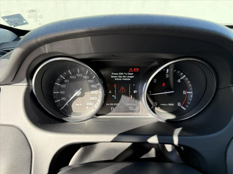 Land Rover Discovery Sport 2.2 SD4, снимка 13 - Автомобили и джипове - 53281329