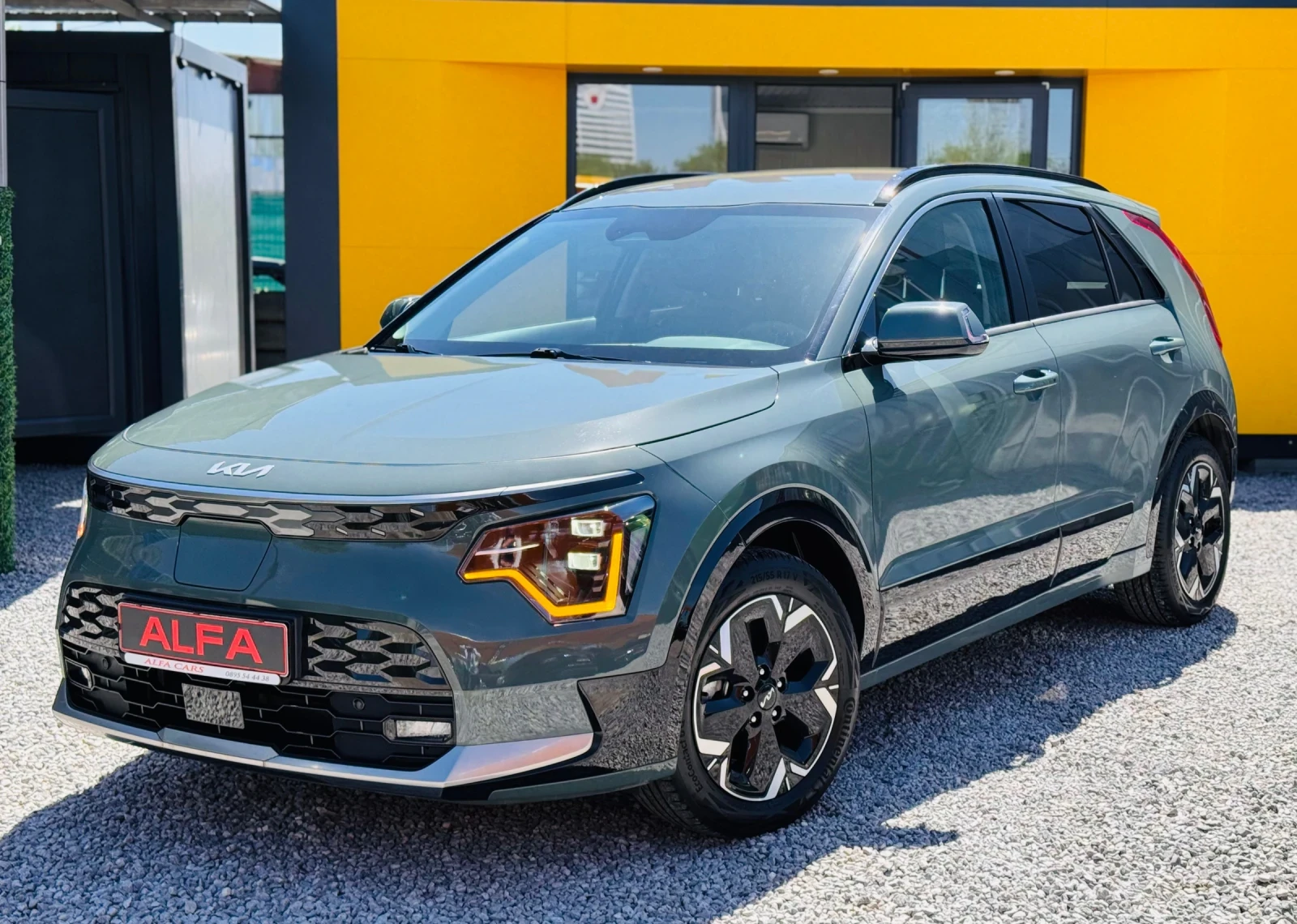 Kia Niro ПЪЛНА ГАРАНЦИЯ 08/2027г/НАПЪЛНО ОБСЛУЖЕНА/SOH:100%, снимка 3 - Автомобили и джипове - 54654478