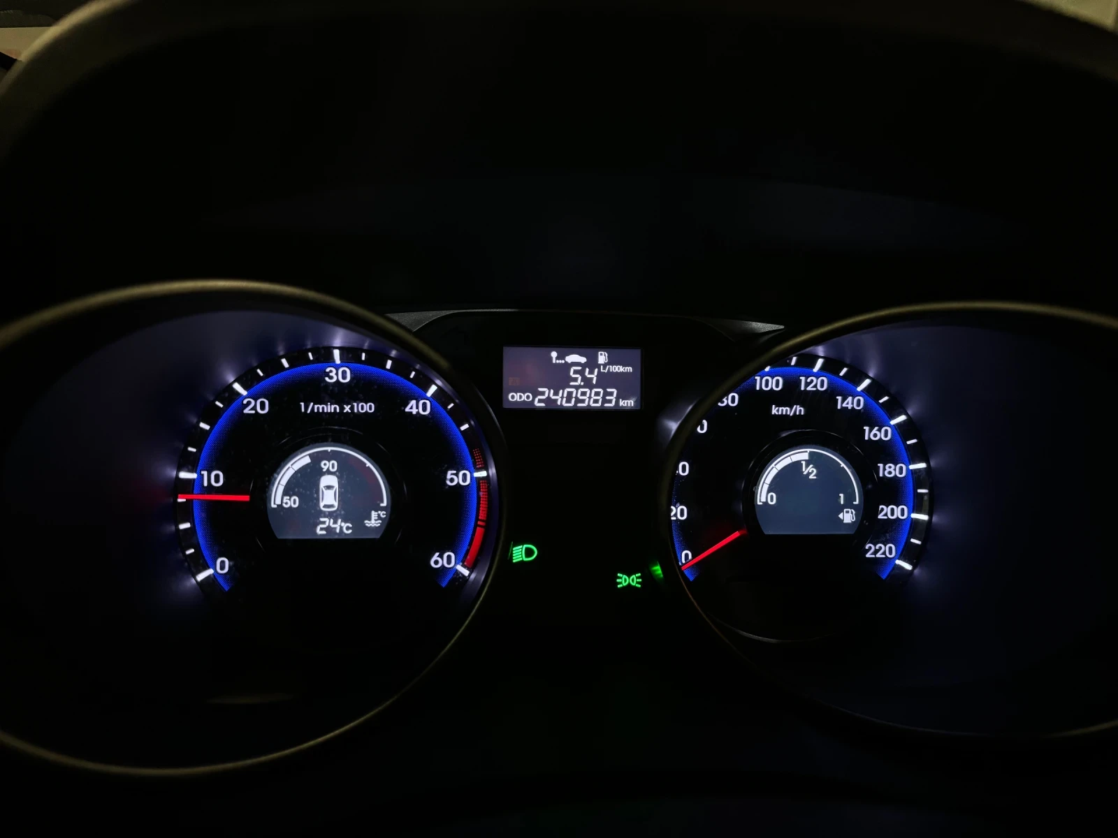 Hyundai IX35 1.7CRDI/КАМЕРА/КОЖА, снимка 16 - Автомобили и джипове - 54856323