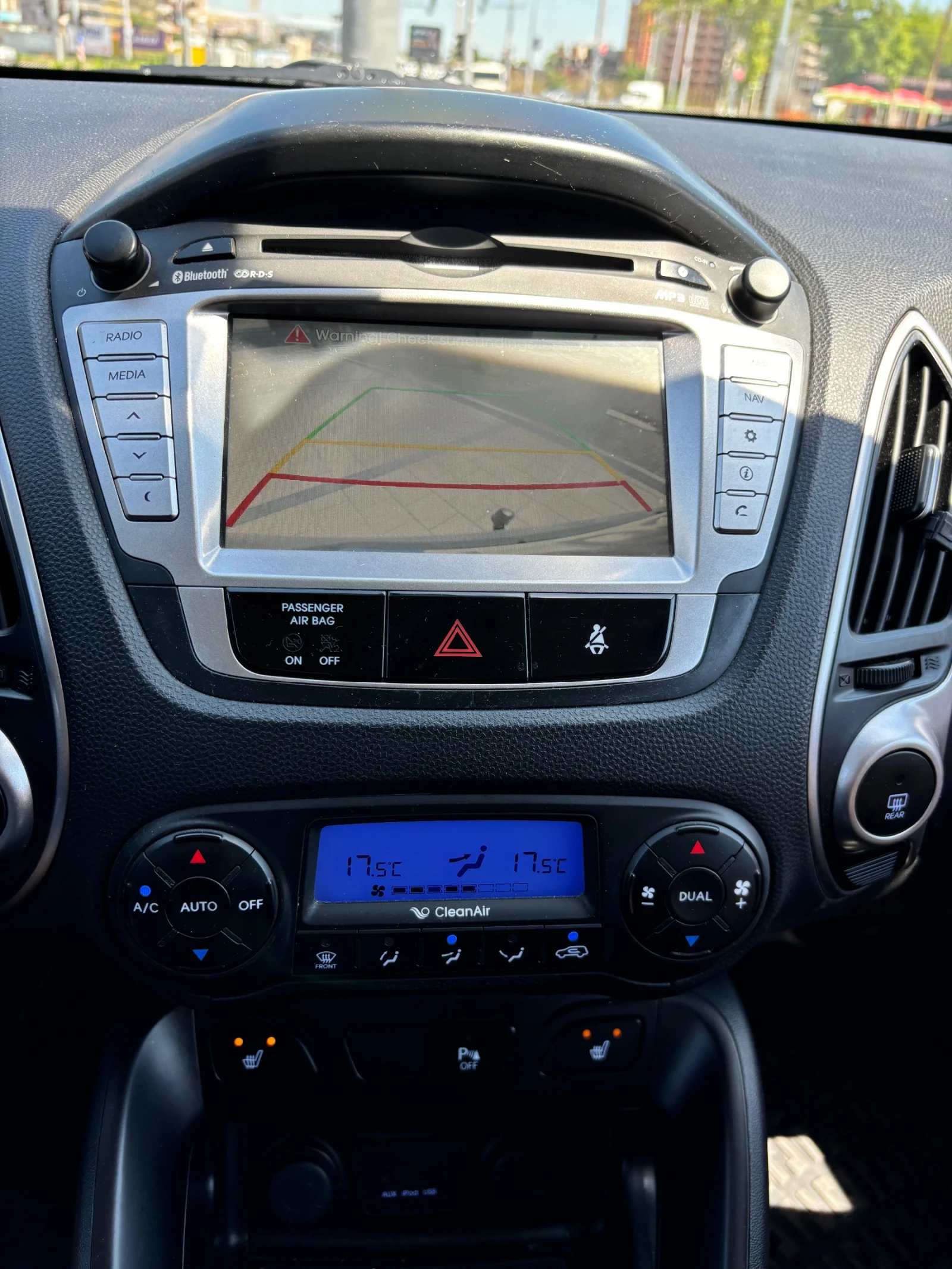 Hyundai IX35 1.7CRDI/КАМЕРА/КОЖА, снимка 13 - Автомобили и джипове - 54856323