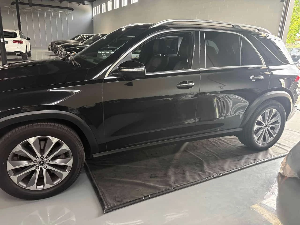 Mercedes-Benz GLE 450 BURMESTER/ДИСТРОНИК/ПАНОРАМА/360/HUD, снимка 3 - Автомобили и джипове - 54953063