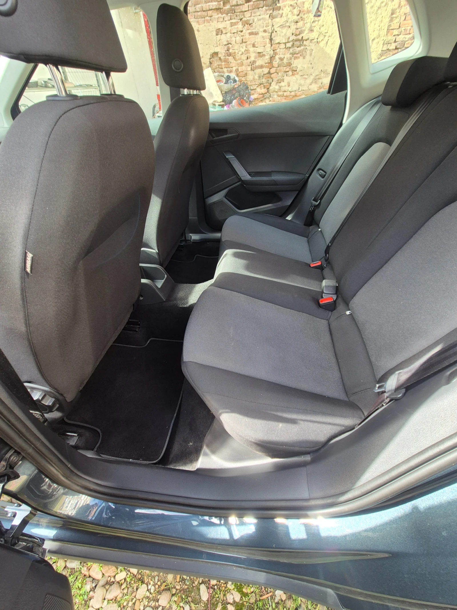 Seat Arona, снимка 7 - Автомобили и джипове - 55678513