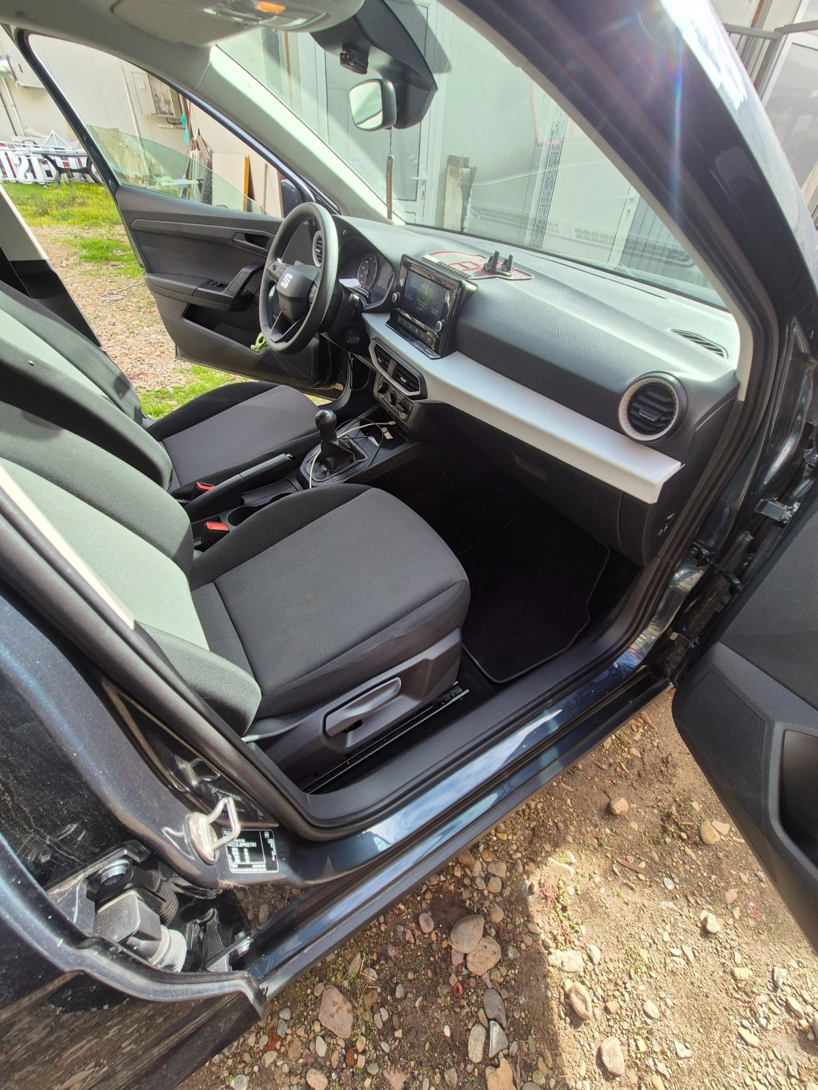 Seat Arona, снимка 11 - Автомобили и джипове - 55678513