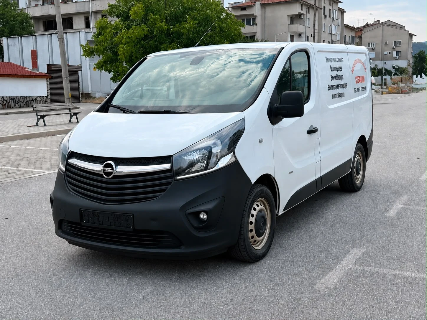 Opel Vivaro 1.6 * РЕАЛЕН ПРОБЕГ * ЛИЗИНГ/БАРТЕР, снимка 2 - Бусове и автобуси - 55583427
