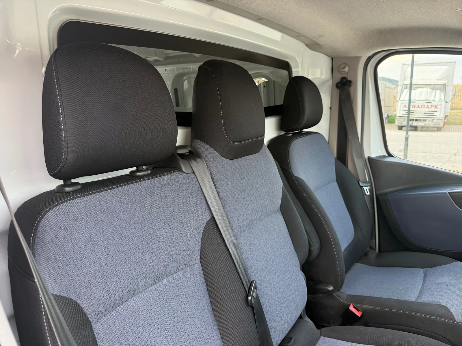 Opel Vivaro 1.6 * РЕАЛЕН ПРОБЕГ * ЛИЗИНГ/БАРТЕР, снимка 11 - Бусове и автобуси - 55583427