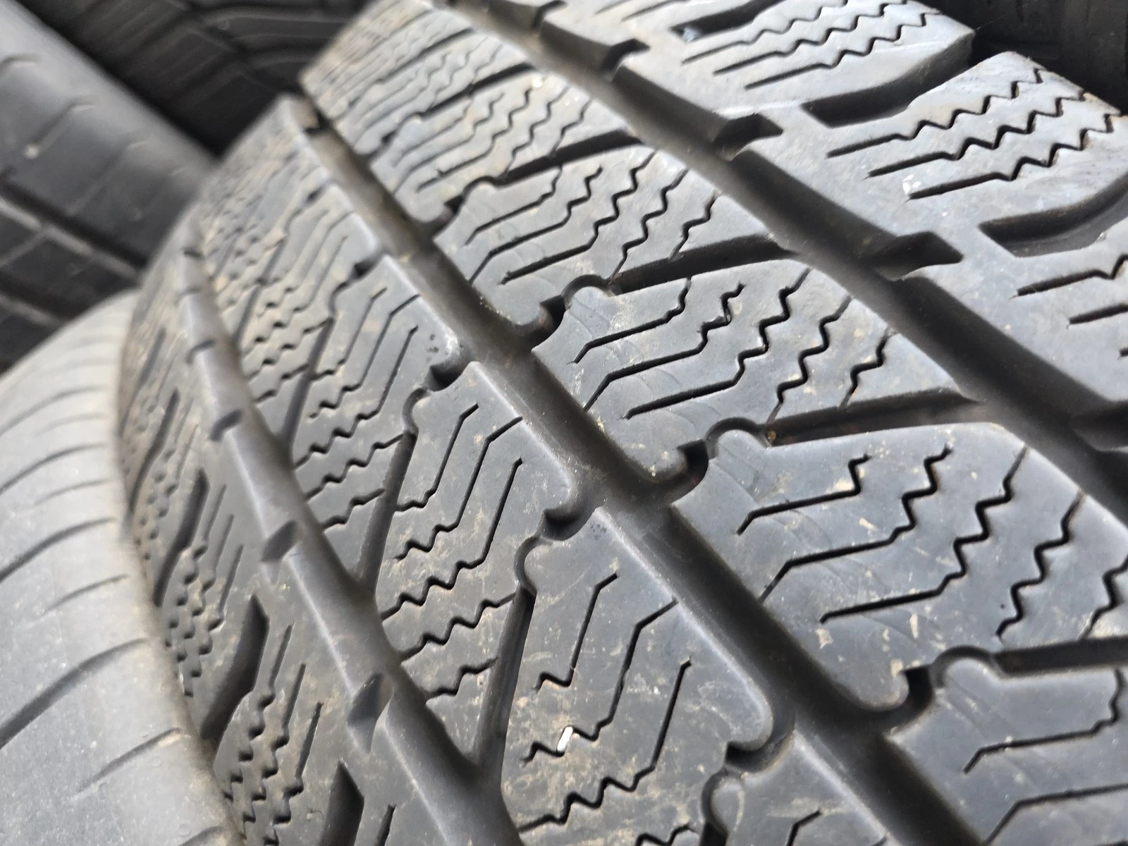 Гуми Зимни 225/75R16, снимка 5 - Гуми и джанти - 56724881