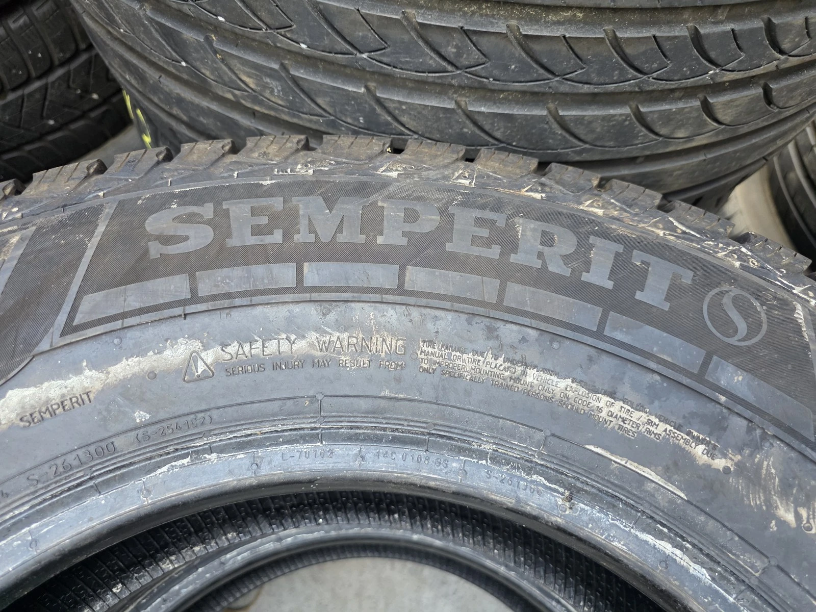 Гуми Зимни 225/75R16, снимка 8 - Гуми и джанти - 56724881