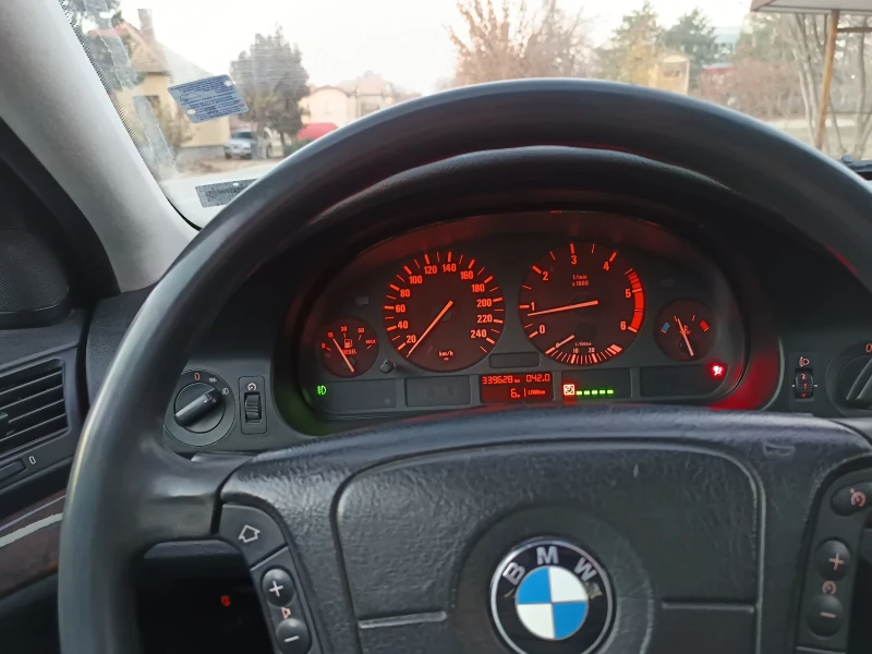 BMW 520, снимка 12 - Автомобили и джипове - 48122047