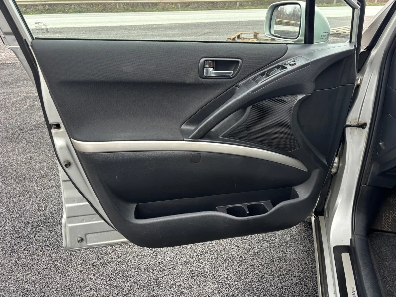 Toyota Corolla verso 2.2 D4D 7 местна, снимка 10 - Автомобили и джипове - 52650155