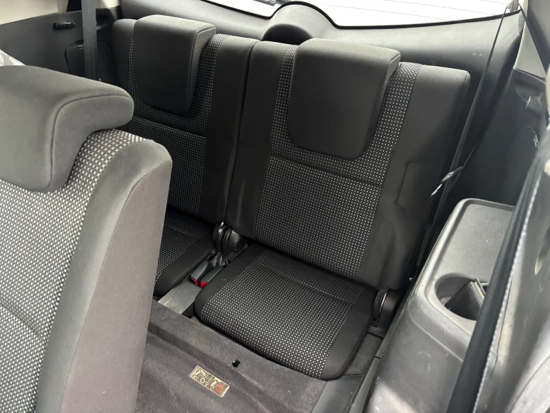 Toyota Corolla verso 2.2 D4D 7 местна, снимка 12 - Автомобили и джипове - 52650155