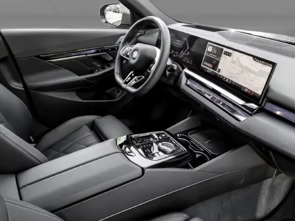 BMW 550 e xDrive = M-Sport Pro = Гаранция, снимка 7 - Автомобили и джипове - 54855522