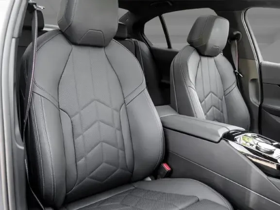 BMW 550 e xDrive = M-Sport Pro = Гаранция, снимка 8 - Автомобили и джипове - 54855522