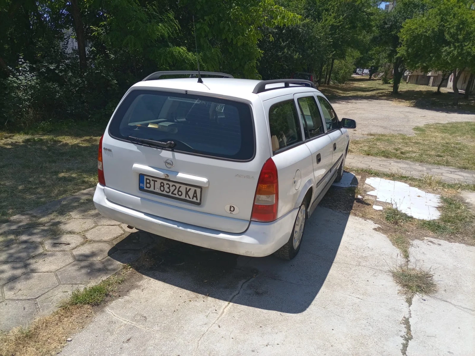 Opel Astra Комби 1, 2/68к.с. - изображение 2